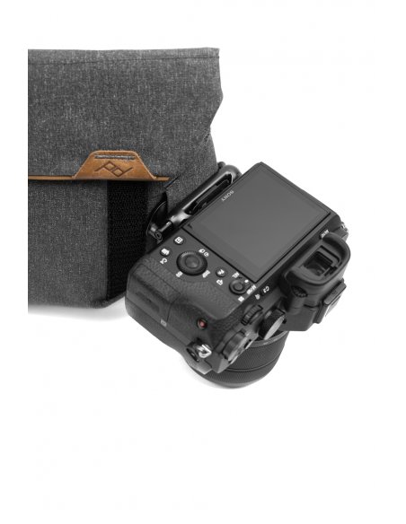 Peak Design Field Pouch Charcoal v2 - Grafitowy, z paskiem