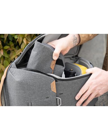 Peak Design Field Pouch Charcoal v2 -...